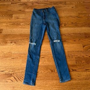 SUPER SOFT AND STRETCHY JEANS